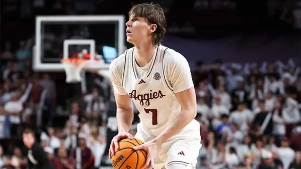 basketball player playing