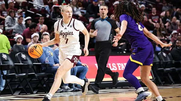 basketball players playing